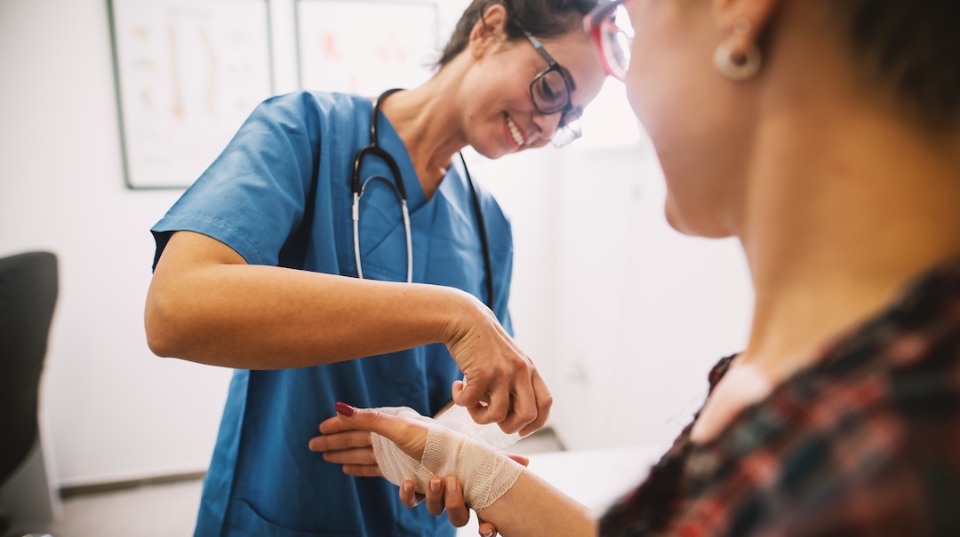 Why a Specialist Doctor for Wounds is Essential for Faster Recovery